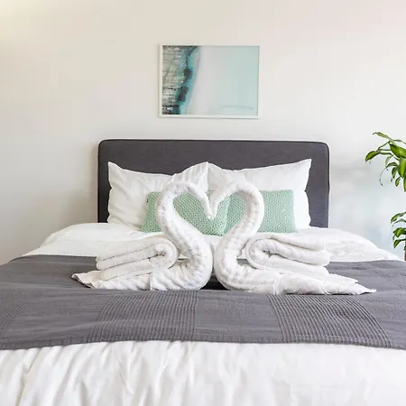 Family Executive With Balcony Open Utopia Flora 20f *