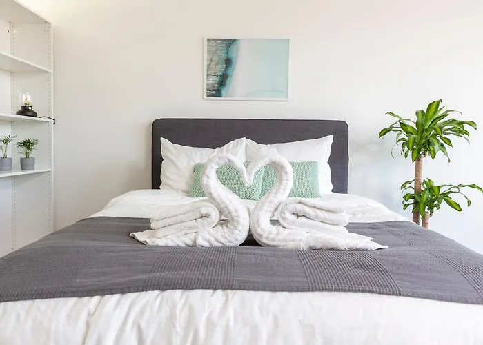 Family Executive With Balcony Open Utopia Flora 20f *