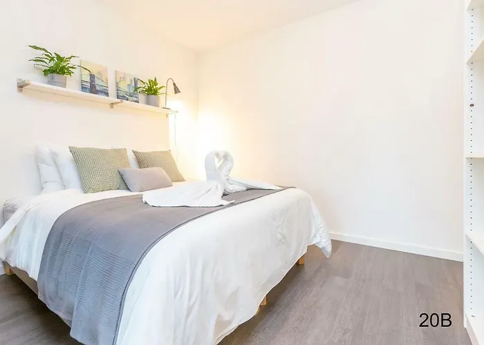 Family Executive With Balcony Open Utopia Flora 20f