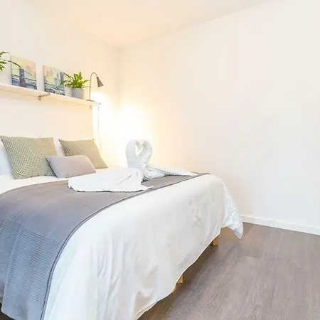 Family Executive With Balcony Open Utopia Flora 20f